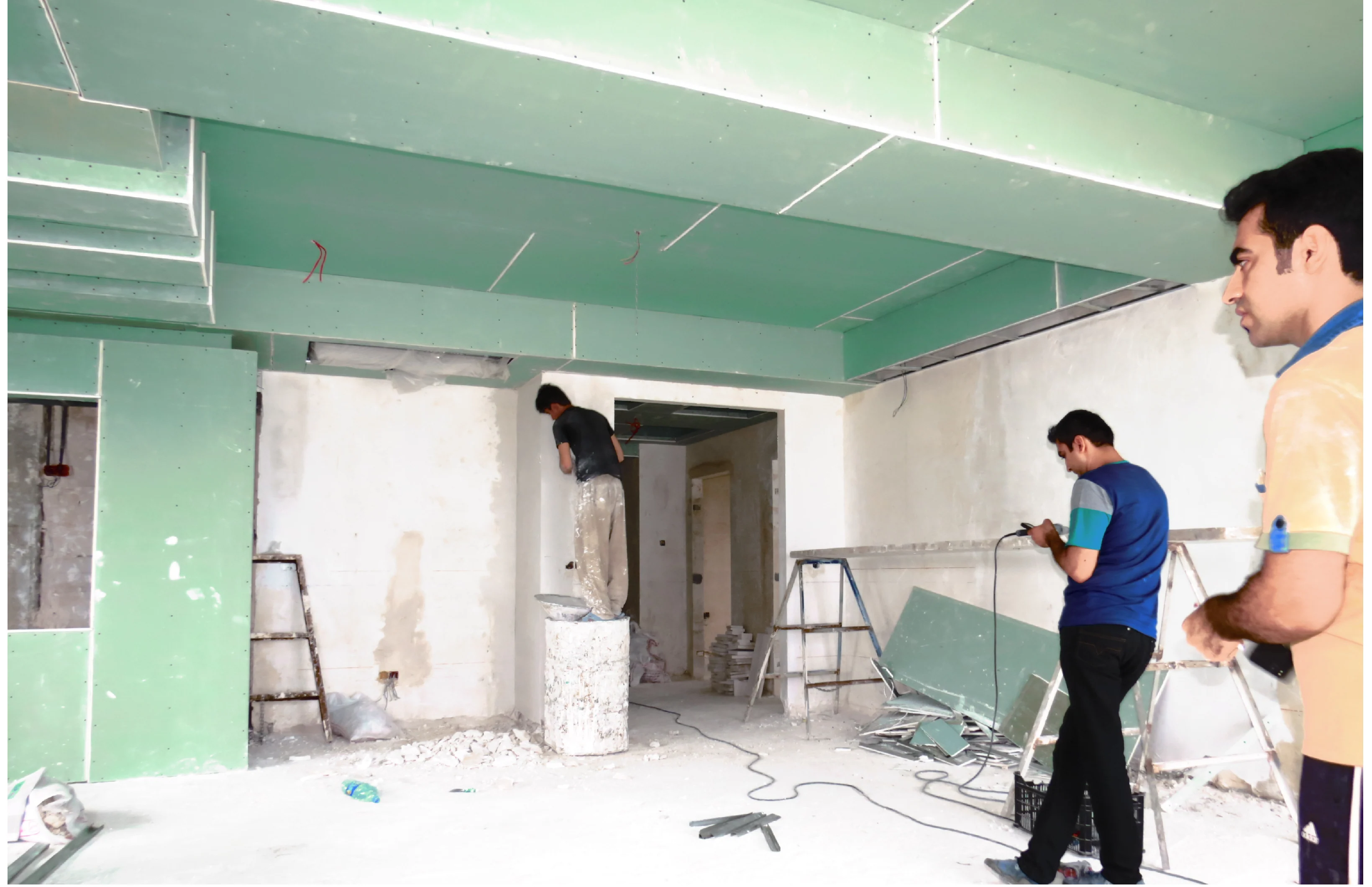 Knauf ceilings installed with joinery and painting in the units.