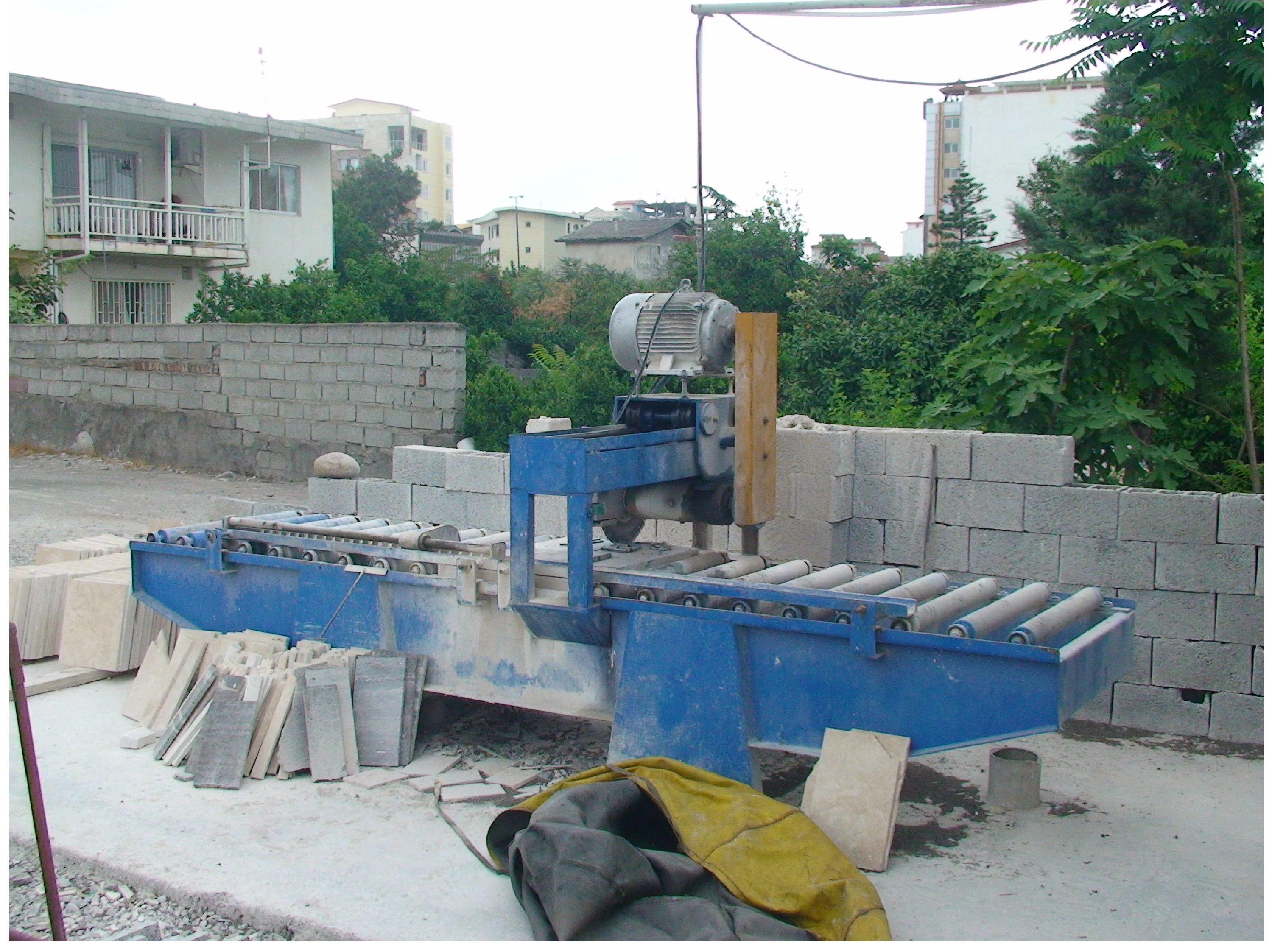 Cross-cutting stone machine.