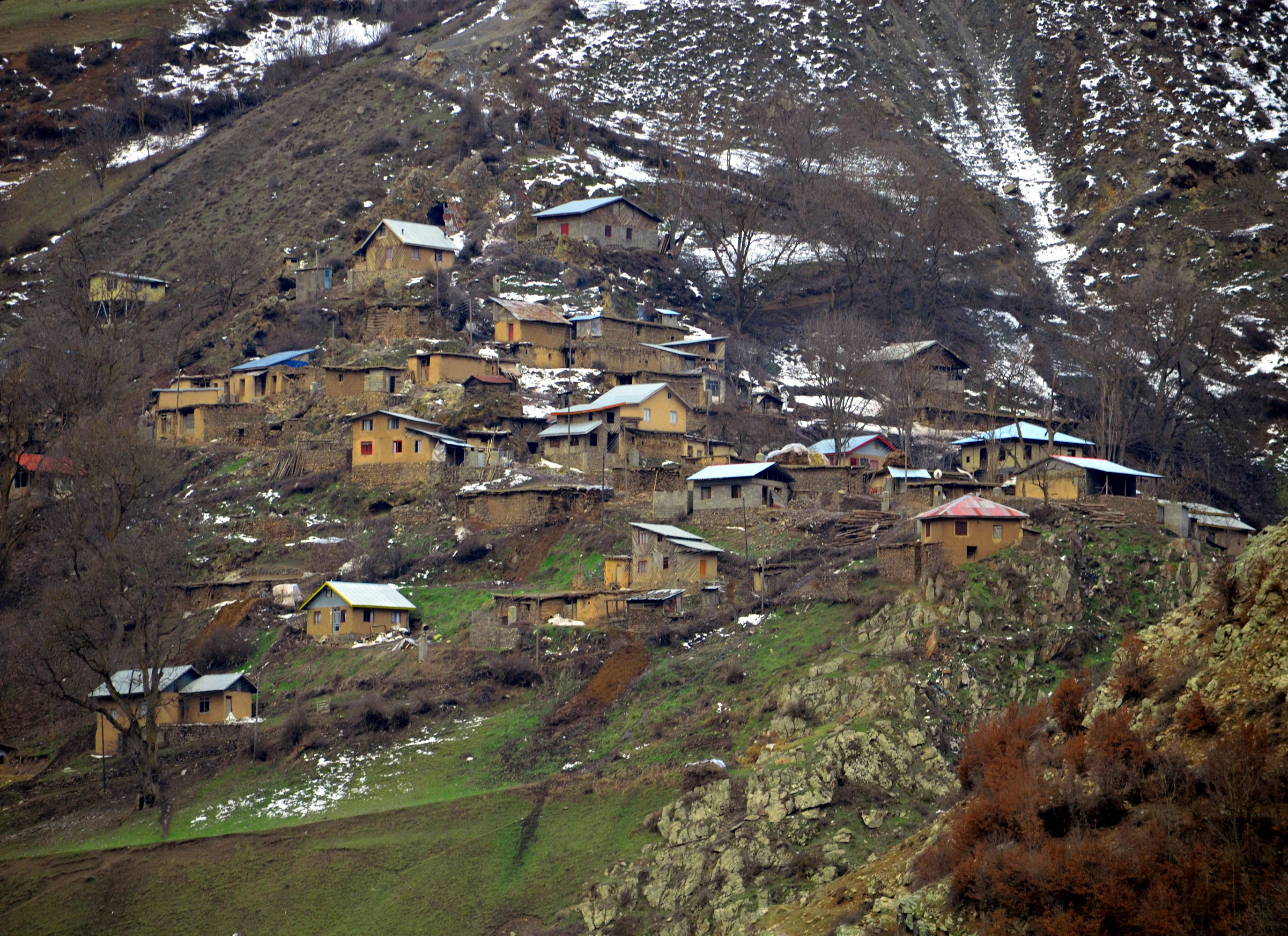 Houses among trees in the Se Hezar valley